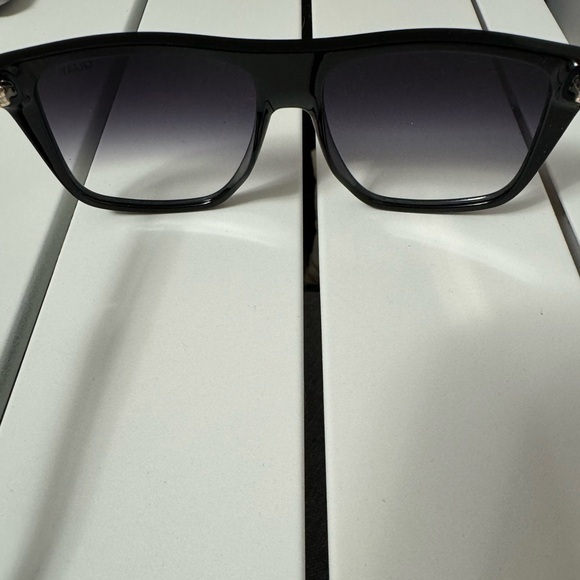 Quay Australia Sunglasses - Picture 5 of 7